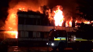 Škola zhorela do tla