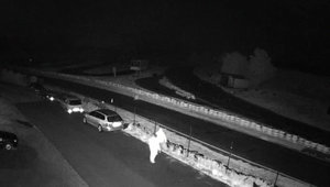 Zábava sa skončila šokom. Pretekárov okradli počas spánku v autách