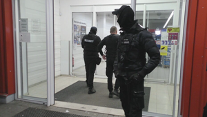 Brutálny útok v supermarkete: SBSkárov napadla skupina útočníkov