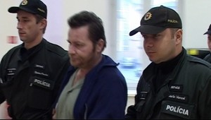 Za bodnutie a mlátenie kladivom dostal 17 rokov