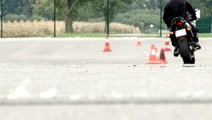 Nehody motorkárov na cestách pribúdajú. Polícia upozorňuje, aby dodržiavali tieto zásady