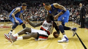 NBA: Indiana s Lakers do play off, Dallas uspel v Portlande