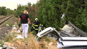 FOTO: V hlavnom meste došlo k zrážke osobného vlaku a dodávky