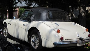 Polícia vrátila majiteľke ukradnuté auto, so zbraňou a kokaínom