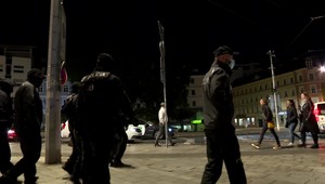 Piatková párty sa zmenila na drámu. Muž zbraňou ohrozoval ostatných