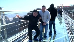 Najdlhší sklenený most na svete. Je to zážitok na celý život