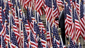 Američania si pripomínajú 7. výročie teroristických útokov