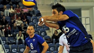 Tréner volejbalistom verí. Francúzsko môžeme zdolať!