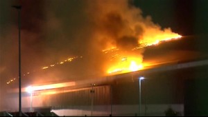 Olympijský štadión v plameňoch. Hasiči zasahovali celú noc