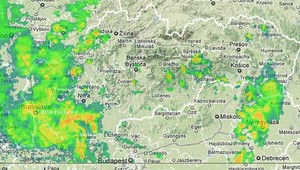 Slovensko čelí silným búrkam, sledujte ONLINE ako postupujú...