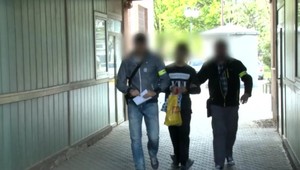 Mladíkovi (16) našli v zaváraninovom pohári marihuanu, hrozí mu 10 rokov