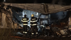 Ráno pred tragickým požiarom vo Veľkom Šariši prišla o deti aj sestra smútiacej matky