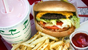 Známy fastfood čelí vážnemu problému. V  jeho produkte sa mala objaviť nebezpečná baktéria