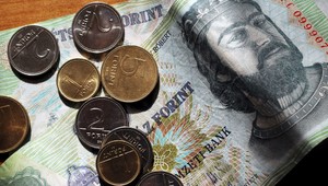 Maďarský parlament schválil 14. dôchodok, jeho plná výška príde v roku 2030