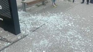Incident na zastávke: Sklenený panel zranil čakajúcu ženu