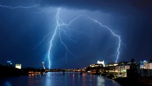 Slovensku hrozia prívalové dažde a lokálne búrky