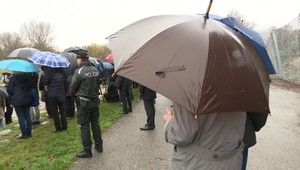 Takmer storočného bývalého politického väzňa nechali politici na Devíne stáť bokom