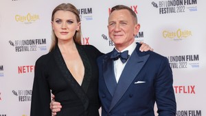 Nová frajerka?! Ženatý Bond sa ukázal s kráskou po boku, netajili sa láskou!