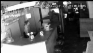 Maskovaný lupič včera prepadol herňu