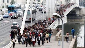 Do Rakúska dorazilo 6 500 utečencov, časť z nich sa už presúva do Nemecka