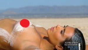 Kim Kardashian nahá na púšti: Choroba jej kradne krásu!