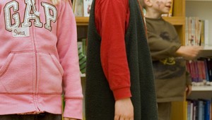 Rodičia dali dcéru strážiť mužovi, ktorého takmer nepoznali. Ten ju mal opakovane znásilňovať