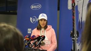 Majsterka sveta Petra Vlhová je doma. V noci pristála v Bratislave