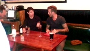 Pánska jazda: Beckham (38) a Cruise (51) zapadli do krčmy na jedno