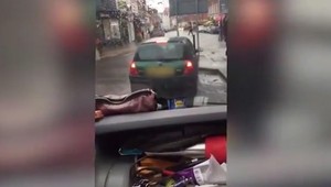 VIDEO: Ako vtesnať malé auto na veľké parkovacie miesto