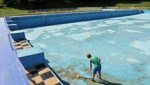 Niekde je problémom voda, niekde zmluvy. Na týchto kúpaliskách sa neokúpete