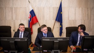 Premiér Fico opäť viedol vládu, Kaliňák ho chce poslať do kúpeľov