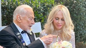 Oženiť sa ako 93-ročný?! Slávny Buzz Aldrin sa rozhodol pre výrazne mladšiu chemickú inžinierku!
