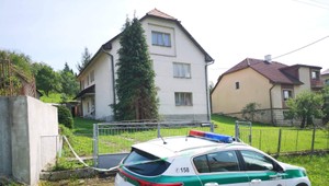 Udrel ho do tváre a nožom opakovane bodol do hrudníka. Hádka opitých mužov sa skončila smrťou