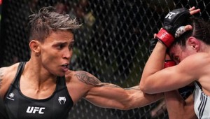 MMA bojovníčky sa búria. Chcú byť oblečené viac