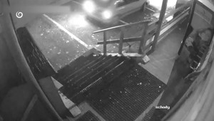 Groteskná lúpež v Ružomberku: Felícia s bankomatom ani nepohla, zlodej takmer skončil pod kolesami