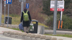 Tehotná žena bez domova odmieta pomoc, odborníci volajú po systémových zmenách