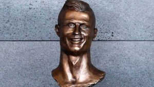 Ronaldo sa chváli, svet sa baví