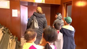 Otec stúpil na mesačnú dcéru. Došlo k tomu v bývalom kine