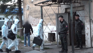 Matka bodla svojho druha nožom, zatiaľ čo v byte boli jej dve malé deti. Súd tento čin prekvalifikoval