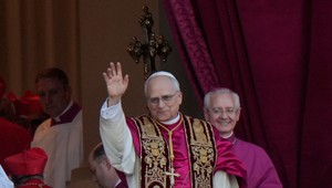 Pápež Lev XIV. bude deň po zvolení slúžiť omšu pre kardinálov