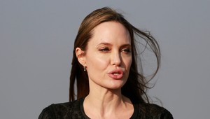 Napokon nie exmanžel, ale úplne iný fešák?! Angelina sa vybrala na večeru s hviezdnym spevákom!