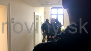 Razia u poslanca ĽSNS Mizíka, obvinili ho z extrémizmu