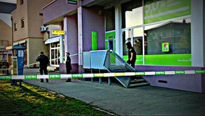 Ozbrojený prepad banky! Tento mladík ulúpil závratnú sumu