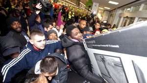 Nákupné šialenstvo v plnom prúde. Američania a Briti sa rozhodli utrácať