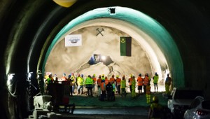 Premiér Fico na kontrole diaľnice D1. Navštívil jeden z rozostavaných mostov