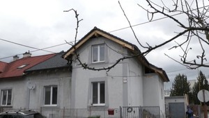 Rodinu pripravil o strechu a 30-tisíc eur. Podvodník pôjde za mreže