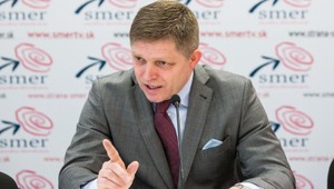 Fico klepe poslancom po prstoch, predložil návrh na jeden plat