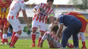 Gómez  (†27) skolaboval priamo na trávniku, viac sa neprebral