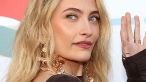 Zamilovaná Paris Jackson žiari, no prešla si peklom: So závislosťou bojovala roky