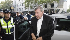 Bývalého poradcu pápeža Františka čaká súd. Dôvodom je sexuálne zneužívanie